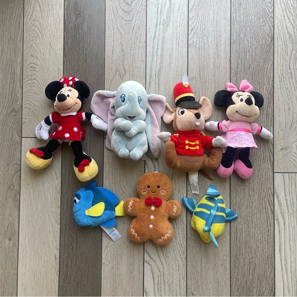 Disney Plush Collection - Picture 1 of 3